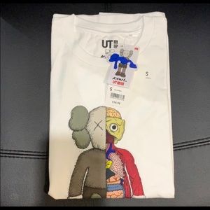 SOLD OUT UNIQLO X KAWS T-shirt